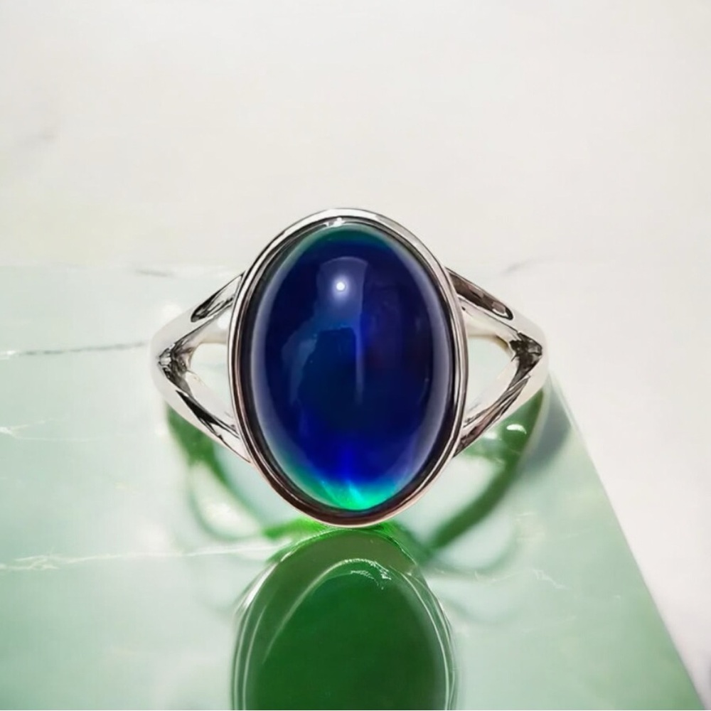 SILVER MOOD RING OVAL STONE changes with body heat to indicate mood brand new